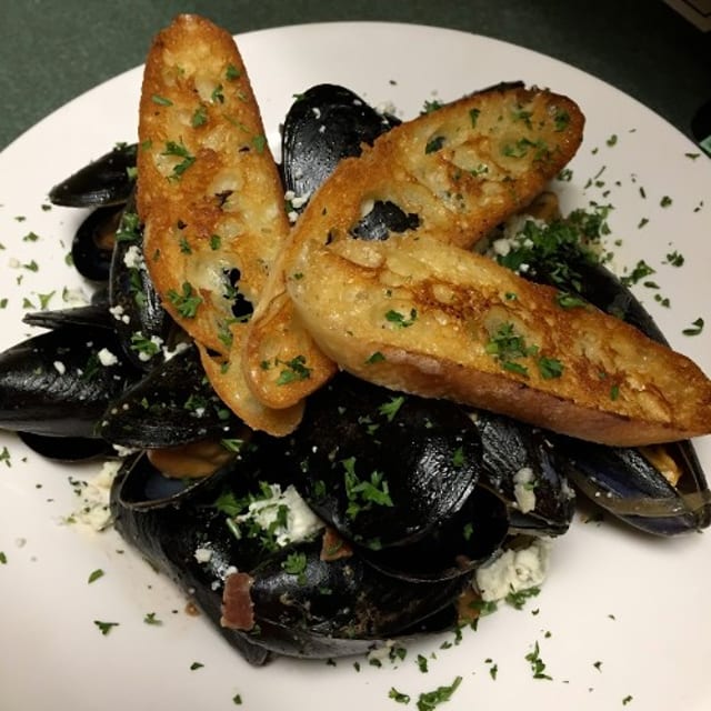 Steamed Mussels.